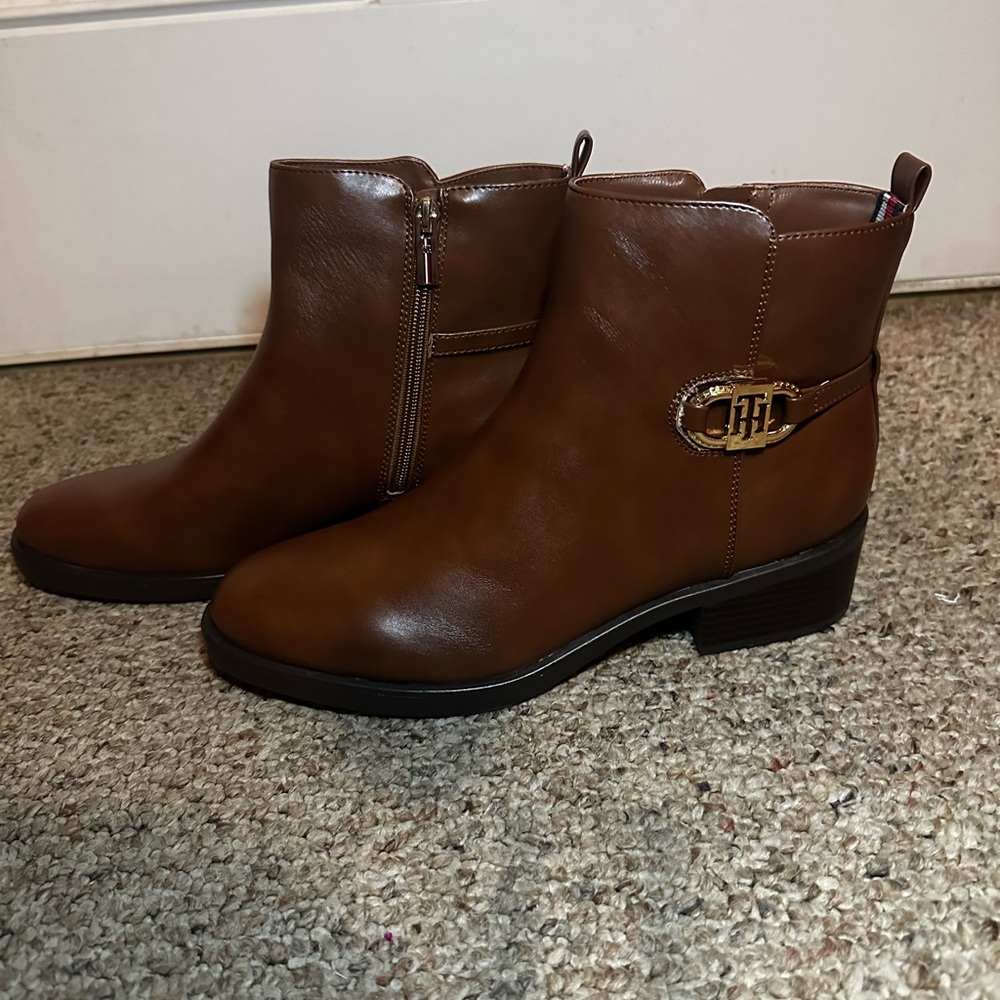 Tommy Hilfiger booties size 9